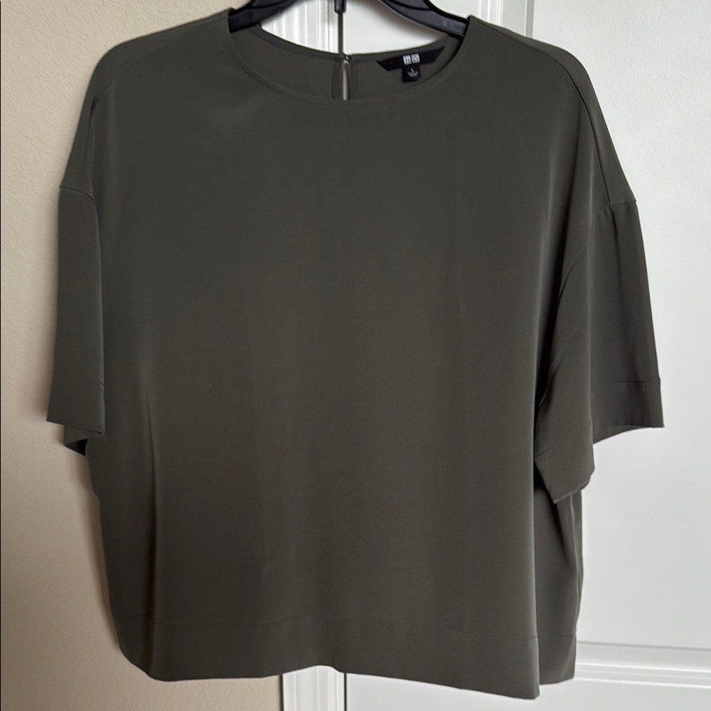 Uniqlo Sage Boxy Short Sleeve Blouse